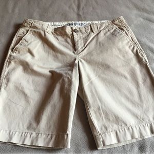 Woman’s khaki Bermuda shorts